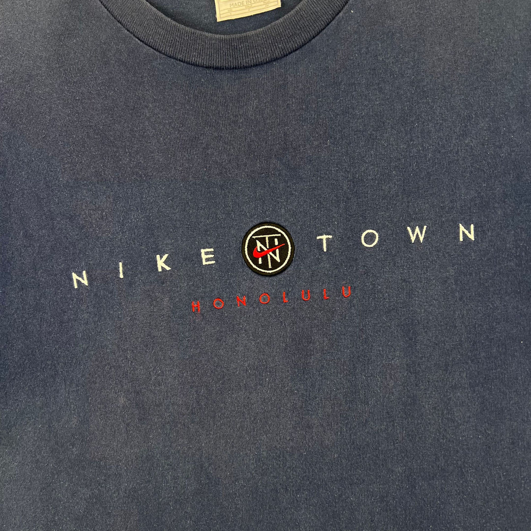 Nike 90's Niketown Honolulu Embroidered T-shirt Navy Rare
