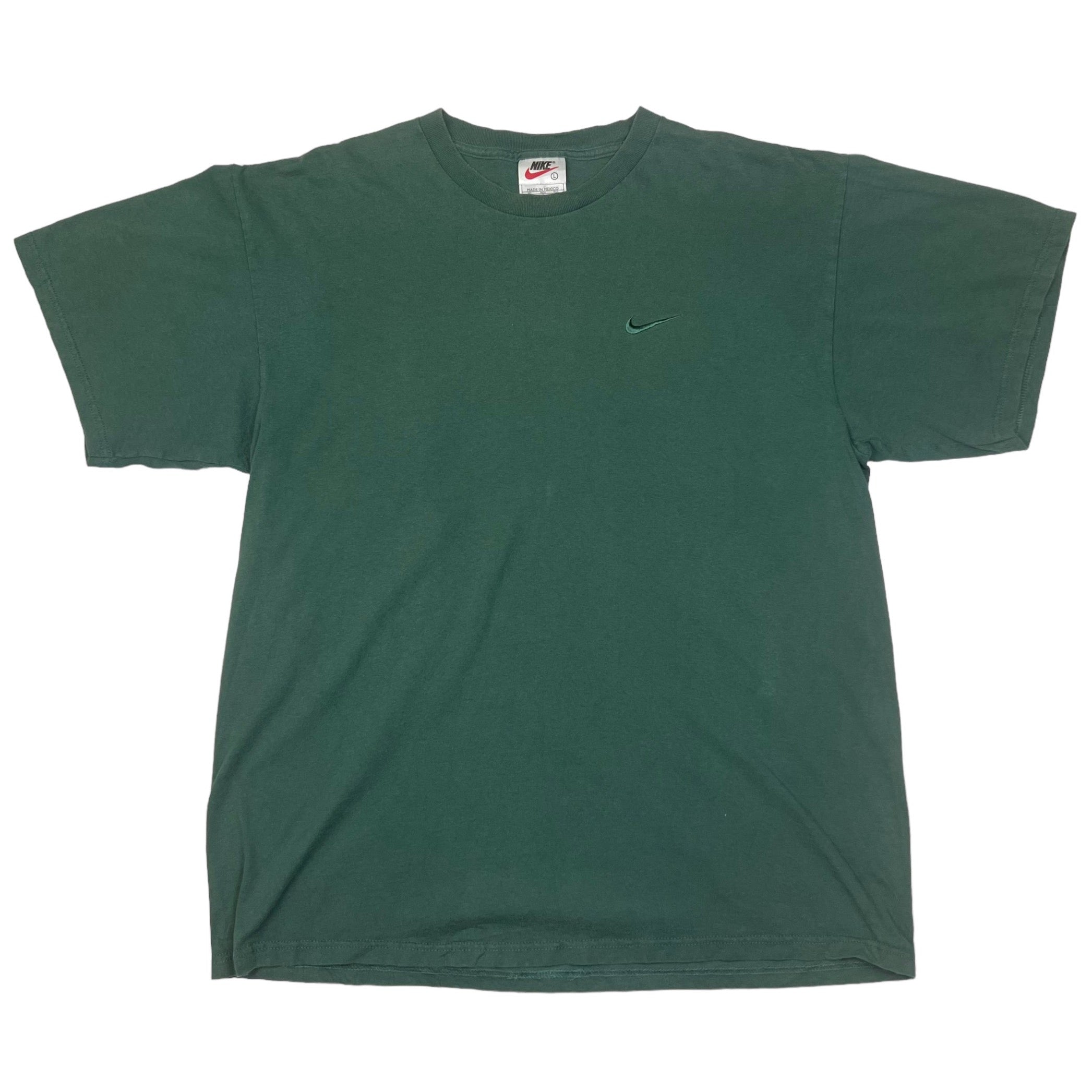 nike tee mini swoosh